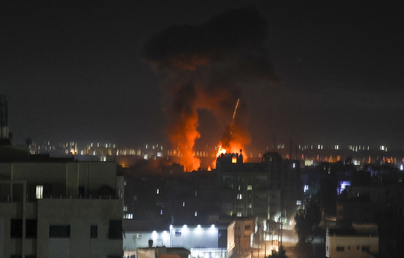 De acordo com a imprensa palestina, um dos ataques teve como alvo um prédio controlado pelo Hamas na cidade de Beit Lahiya