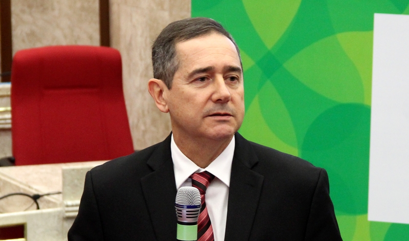 Valle Pereira substituirá Victor Luiz dos Santos Laus