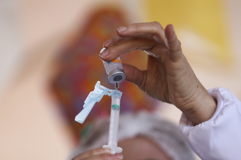 Porto Alegre já atingiu 53,32% da população vacinada com a primeira dose, são 621.593 pessoas imunizadas