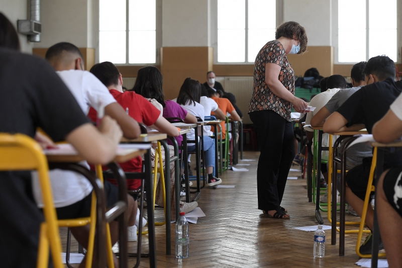 Especialistas entendem que algumas escolas do estado n&atilde;o conseguem garantir medidas de seguran&ccedil;a, como o distanciamento entre os alunos