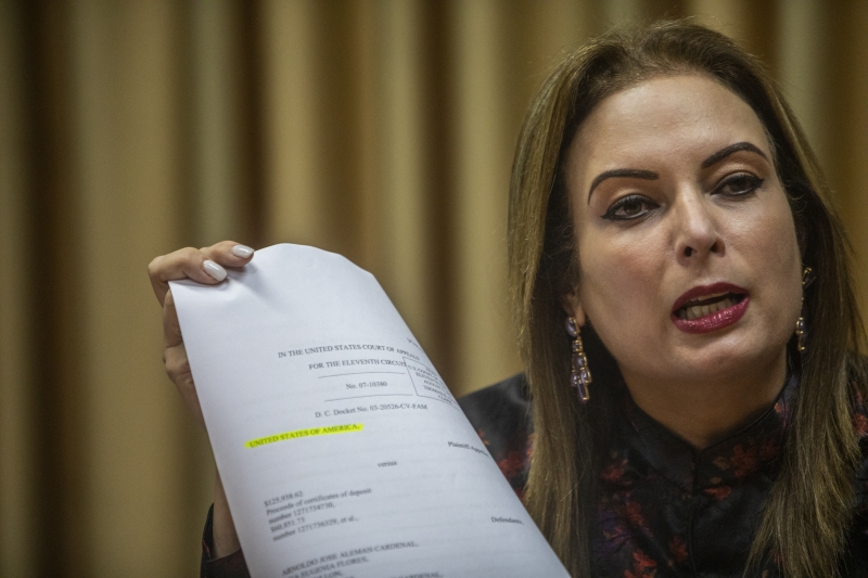 Ex-deputada de oposição María Fernanda Flores foi detida na segunda-feira