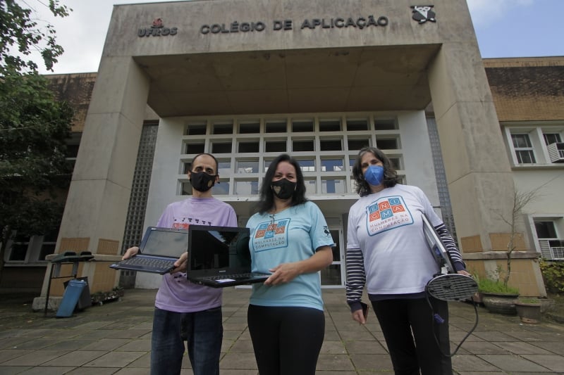 Clevi (À direita) com Márcio e Betina buscam doações para atender a uma lista de espera de alunos