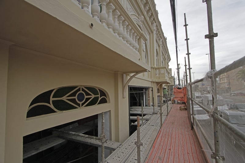 {'nm_midia_inter_thumb1':'https://www.jornaldocomercio.com/_midias/jpg/2021/06/24/206x137/1_ma_230618___hotel__11_-9345382.jpg', 'id_midia_tipo':'2', 'id_tetag_galer':'', 'id_midia':'60d4c3a99315d', 'cd_midia':9345382, 'ds_midia_link': 'https://www.jornaldocomercio.com/_midias/jpg/2021/06/24/ma_230618___hotel__11_-9345382.jpg', 'ds_midia': 'Hotel construído no local do antigo Cine Astor', 'ds_midia_credi': 'MARIANA ALVES/JC', 'ds_midia_titlo': 'Hotel construído no local do antigo Cine Astor', 'cd_tetag': '1', 'cd_midia_w': '800', 'cd_midia_h': '533', 'align': 'Left'}