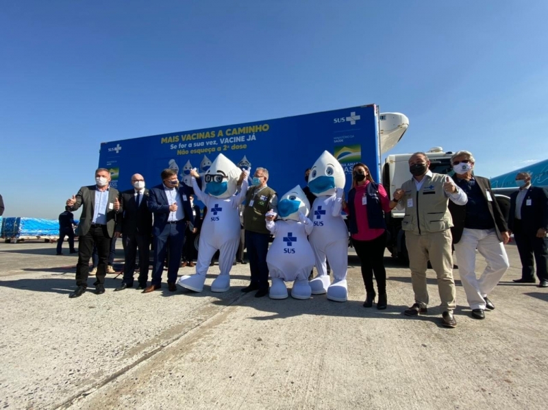 Ministro da Saúde, Marcelo Queiroga, esteve presente para recepcionar chegada de vacinas