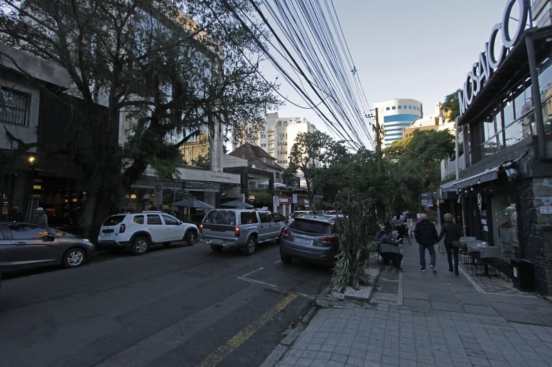 Rua badalada do Moinhos de Vento ganha novo perfil de público e de atividade econômica