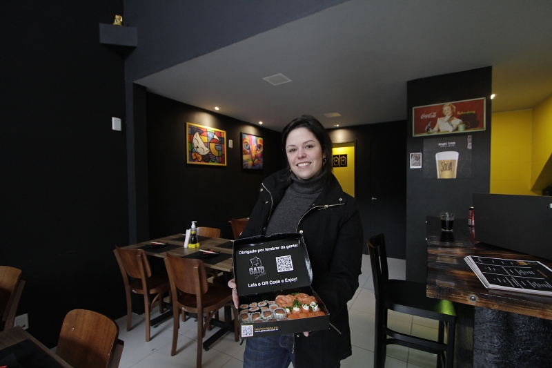 Carolina Coelho, propriet&aacute;ria do Gato Sushi, atua no ramo de Gastronomia h&aacute; anos Foto: MARIANA ALVES/JC