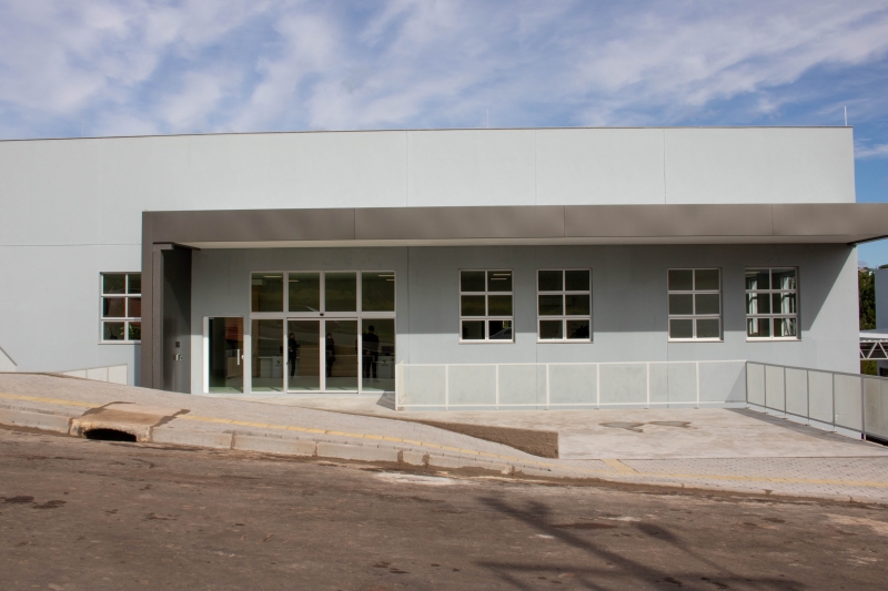 Prédio, construído junto ao campus, será usado para exames, atendimentos e a prática dos alunos