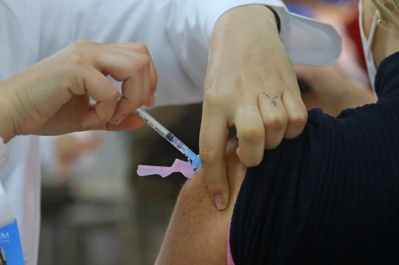 O RS aplicou pelo menos uma dose da vacina em praticamente dois terços da população adulta