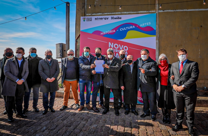 Solenidade, no Cais Embarcadero, marcou a entrega do termo de adoção do muro às empresas parceiras