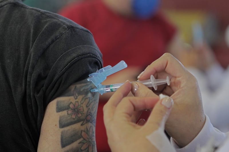 Aplicação estará disponível em 14 unidades de saúde e em três drive-thrus