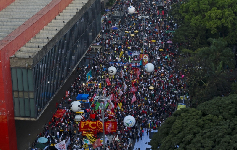 Conflito entre manifestantes do PCO e PSDB ocorreu durante a manifestação em São Paulo 