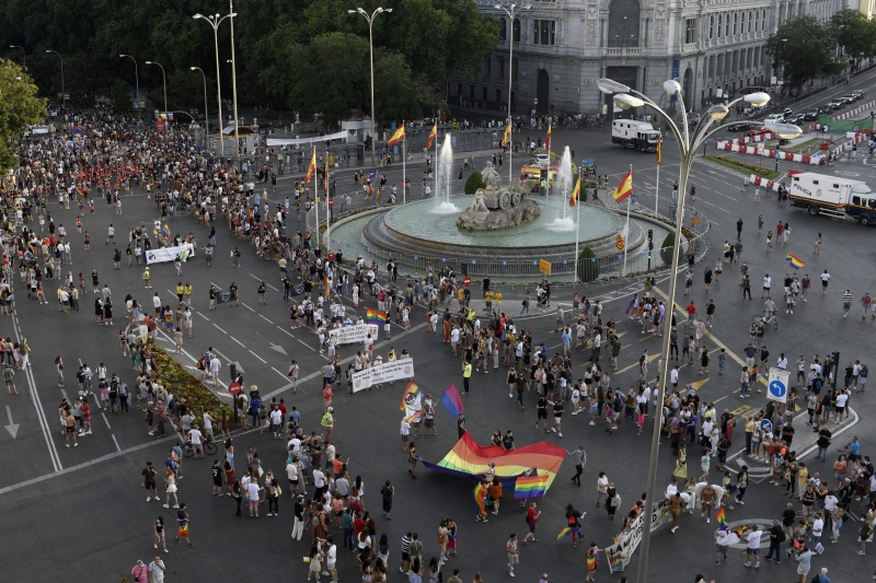 Homenagens e manifestações se espalharam pela Espanha nesta terça-feira