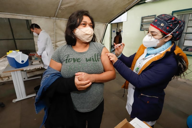 Com segunda dose, o alcance é de 34% do público vacinável, segundo o vacinômetro municipal