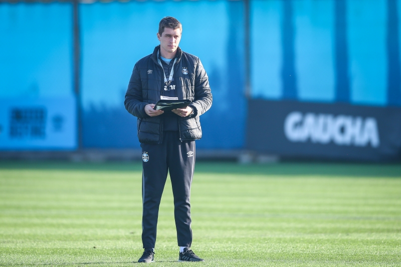 Oficializado como interino, Thiago Gomes pode ser efetivado em caso de bons resultados