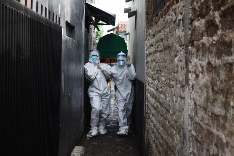 Indonésia enfrenta a pior onda do vírus, com 1.040 mortes nas últimas 24 horas