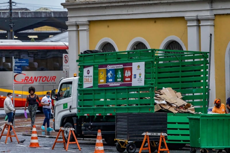 A coleta seletiva de resíduos é realizada em 100% das ruas que comportam a entrada de caminhões
