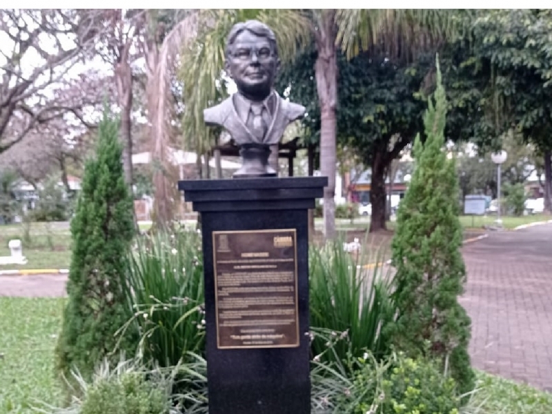 Monumento foi depredado no final do ano passado