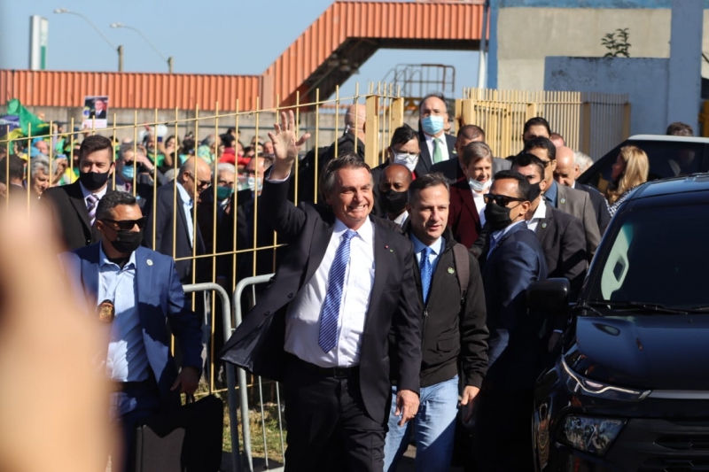 Bolsonaro visita feira do grafeno, em Caxias do Sul, que apresenta produtos inéditos com material