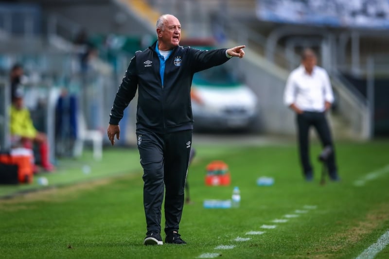 Segundo jornalista, ex-treinador do Grêmio assinou com o Athletico-PR