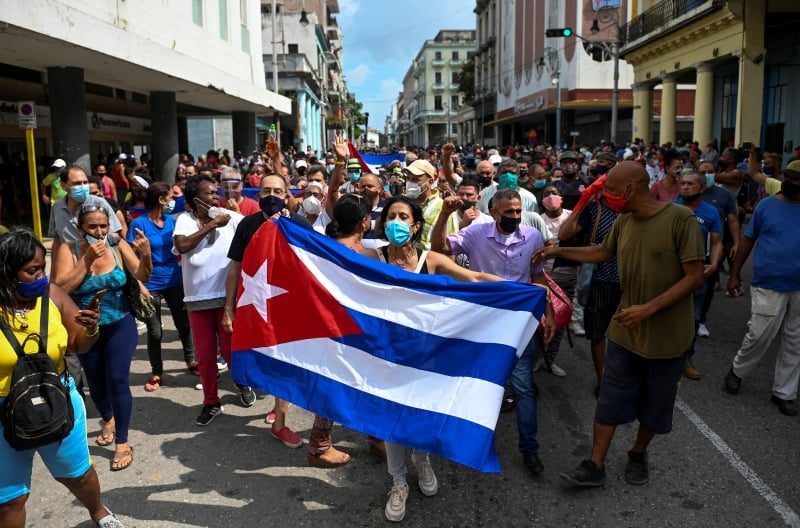 'Já não gritamos mais 'pátria ou morte', mas 'pátria e vida'', cantaram os manifestantes que saíram às ruas em diversas cidades de Cuba e em Miami