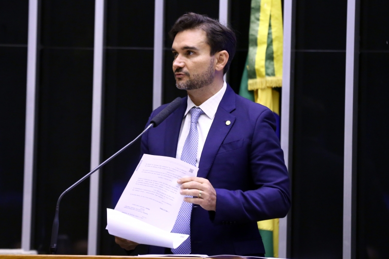 Objetivo do texto é redistribuir a carga tributária, diz Celso Sabino (PSDB-PA)