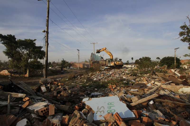 Saída das duas últimas famílias libera a conclusão da obra para receber novos voos 