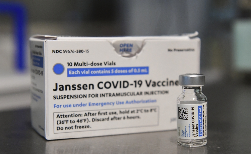 A vacina da Janssen tem esquema primário de dose única, diferente das demais com duas doses