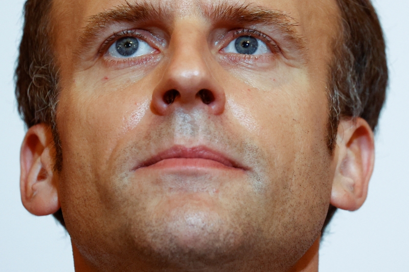 'Nossa escolha é simples: colocar restrições aos não vacinados, e não a todos', ressaltou Macron