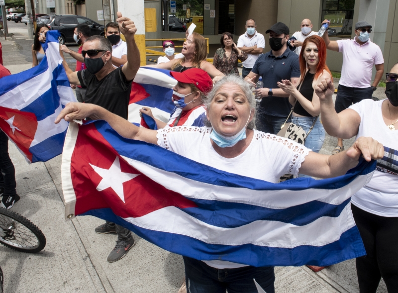Cidadão cubanos na Costa Rica protestam contra o regime 