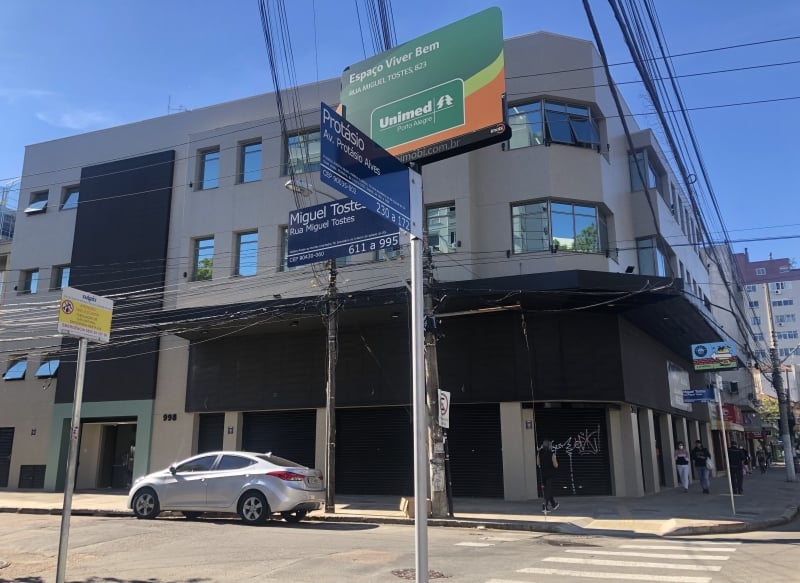 {'nm_midia_inter_thumb1':'https://www.jornaldocomercio.com/_midias/jpg/2021/07/13/206x137/1_img_3611__1_-9360170.jpg', 'id_midia_tipo':'2', 'id_tetag_galer':'', 'id_midia':'60ed19090c8c5', 'cd_midia':9360170, 'ds_midia_link': 'https://www.jornaldocomercio.com/_midias/jpg/2021/07/13/img_3611__1_-9360170.jpg', 'ds_midia': 'Acele - Associação Comunitária de Ensino de Línguas Estrangeiras - troca de endereço em Porto Alegre - nova sede na rua Miguel Tostes esquina com avenida Protásio Alves - fachada  - curso de idiomas - línguas ', 'ds_midia_credi': 'PATRÍCIA COMUNELLO/ESPECIAL/JC', 'ds_midia_titlo': 'Acele - Associação Comunitária de Ensino de Línguas Estrangeiras - troca de endereço em Porto Alegre - nova sede na rua Miguel Tostes esquina com avenida Protásio Alves - fachada  - curso de idiomas - línguas ', 'cd_tetag': '1', 'cd_midia_w': '800', 'cd_midia_h': '583', 'align': 'Left'}