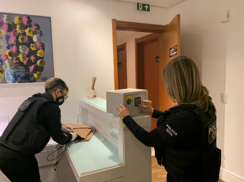 As investigações, até o momento, contam com os relatos de doze mulheres