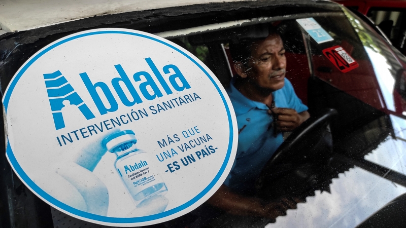A sticker of the Cuban vaccine candidate Abdala against COVID-19 is seen on the windshield of a car in Havana, on July 9, 2021. - The Center for State Control of Medicines, Equipment and Medical Devices (CECMED) authorized on July 9 the emergency use of the vaccine. (Photo by YAMIL LAGE / AFP)