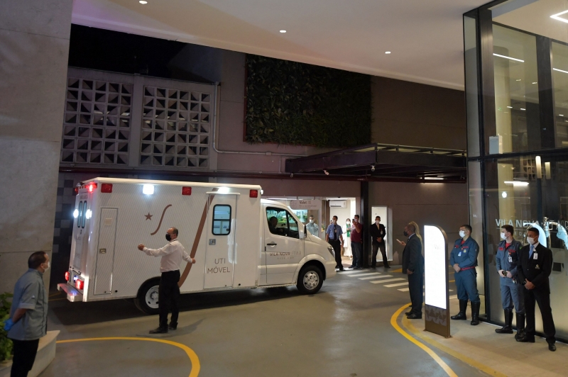 Em ambulância, presidente saiu do Aeroporto de Congonhas rumo ao hospital Vila Nova Star