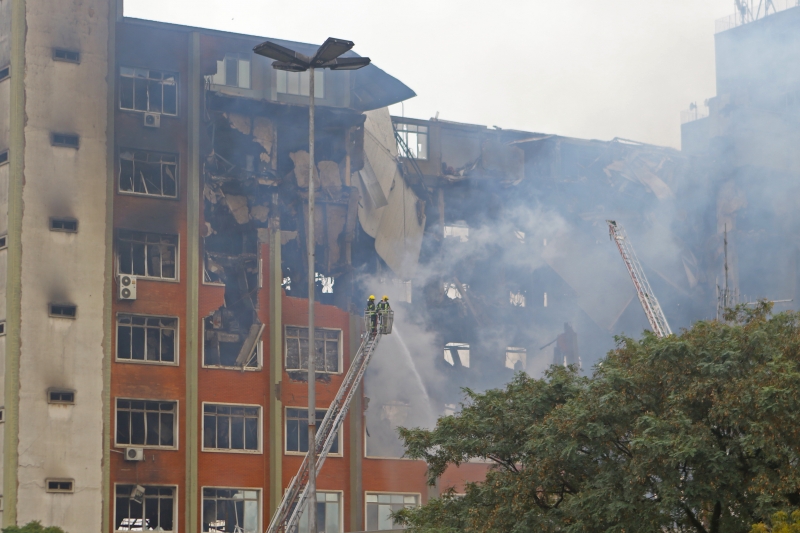 Prédio da Secretaria de Segurança Pública foi destruído após incêndio na noite de quarta-feira (14)