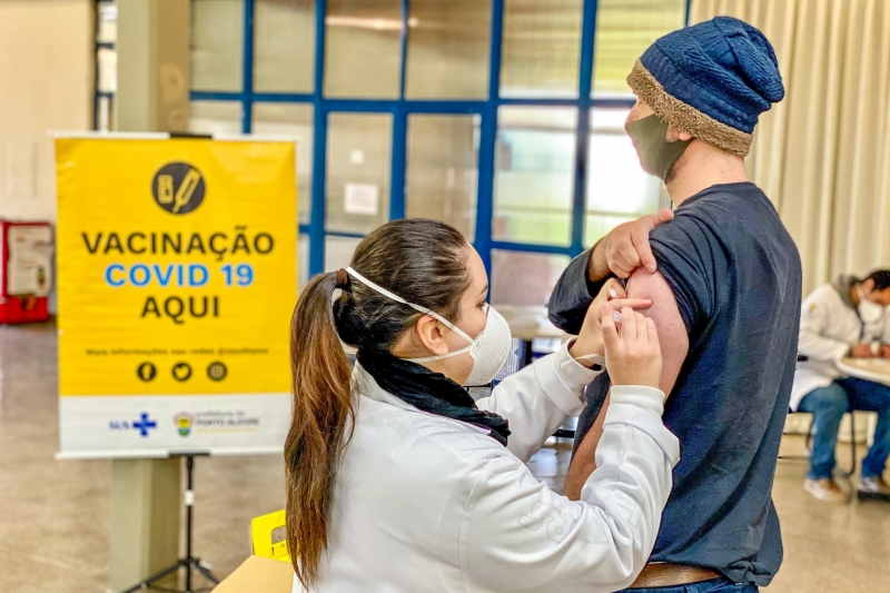 A manutenção da faixa etária se dá pelo baixo volume de doses disponíveis na Capital