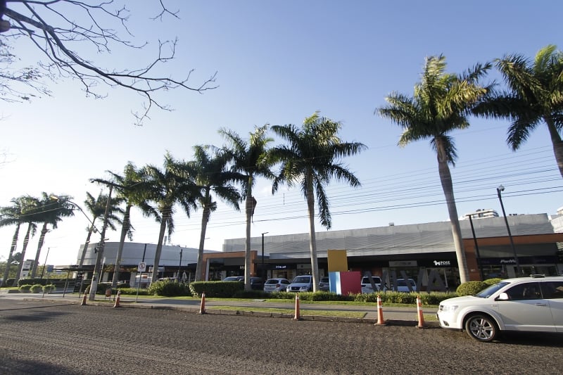 {'nm_midia_inter_thumb1':'https://www.jornaldocomercio.com/_midias/jpg/2021/07/19/206x137/1_ma_190721___vom__5_-9365383.jpg', 'id_midia_tipo':'2', 'id_tetag_galer':'', 'id_midia':'60f5e75b5aa8d', 'cd_midia':9365383, 'ds_midia_link': 'https://www.jornaldocomercio.com/_midias/jpg/2021/07/19/ma_190721___vom__5_-9365383.jpg', 'ds_midia': 'Viva Open Mall ', 'ds_midia_credi': 'MARIANA ALVES/JC', 'ds_midia_titlo': 'Viva Open Mall ', 'cd_tetag': '1', 'cd_midia_w': '800', 'cd_midia_h': '533', 'align': 'Left'}