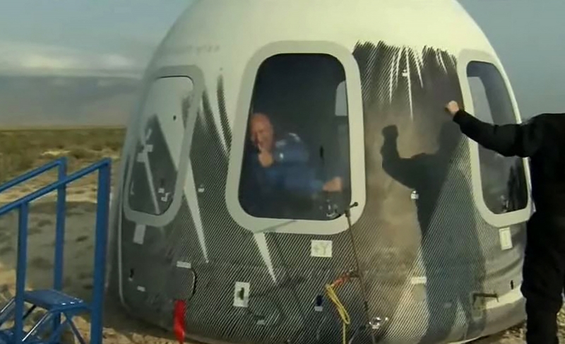 Em apenas 10 minutos e 10 segundos, a viagem da Blue Origin foi concretizada com sucesso