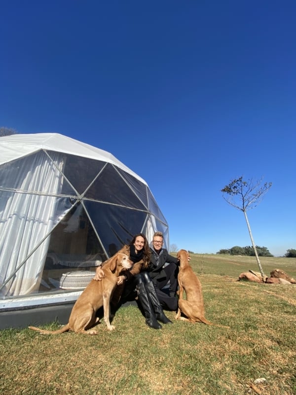 André e a esposa Roberta criaram o Esphera Glamping Foto: Arquivo Pessoal/Divulgação/JC