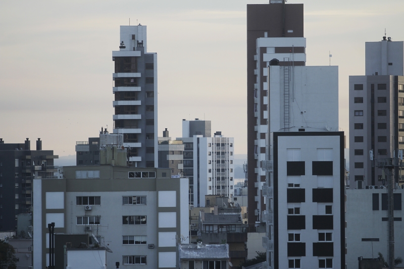Aumento foi de 0,4%  em Porto Alegre no último mês, mas crescimento anual continua negativo