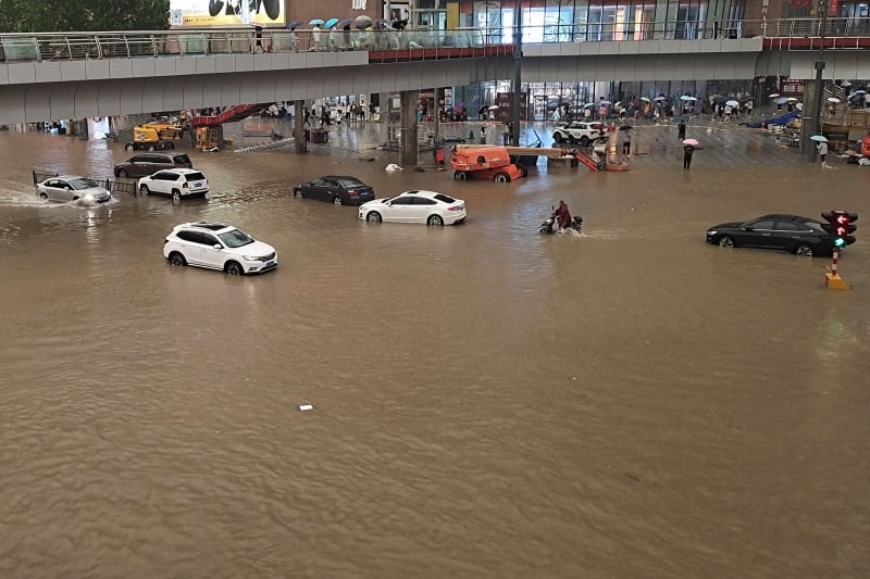 Zhengzhou, capital da província de Henan, registrou um colapso devido às inundações