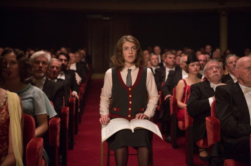 Obra de Maria Peters, que também virou livro 'best seller', está disponível a partir desta terça-feira (27)