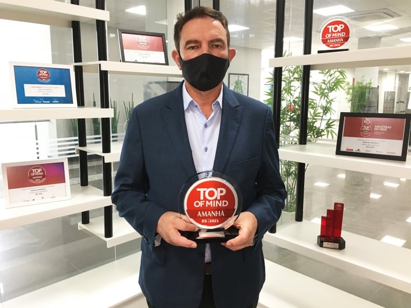 Rede de Farmácias São João recebe o prêmio Top of Mind da revista Amanhã