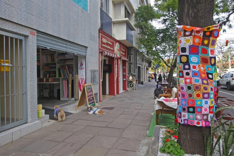 Trecho da Fernandes Vieira, agora, re&uacute;ne armarinho com oficinas, bolaria e restaurante de comida italiana Foto: LUIZA PRADO/JC