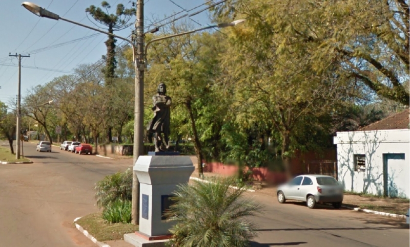 Monumento também mudará de local e será exposto em uma praça