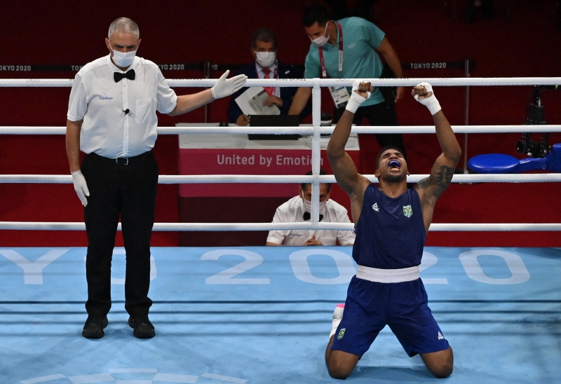 O lutador brasileiro irá lutar por uma vaga na final olímpica terça-feira (3)