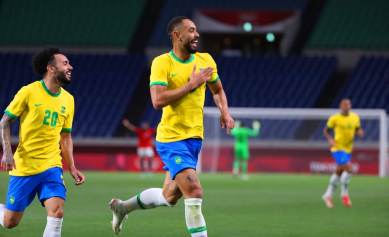 Após falha do adversário, Claudinho tocou para Richarlison que rolou para Matheus Cunha marcar