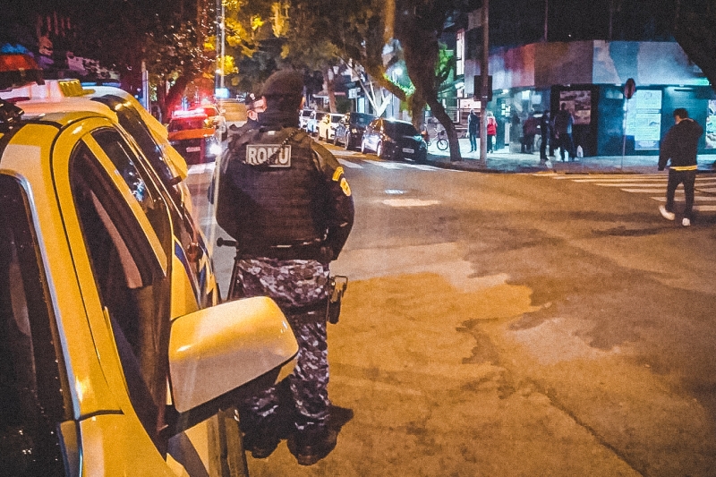 Agentes atuaram novamente contra aglomerações nas ruas dos bairros boêmios