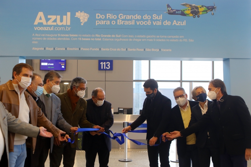 {'nm_midia_inter_thumb1':'https://www.jornaldocomercio.com/_midias/jpg/2021/08/02/206x137/1_lp_020821___voo_azul__44_-9375989.jpg', 'id_midia_tipo':'2', 'id_tetag_galer':'', 'id_midia':'6107f7022028b', 'cd_midia':9375989, 'ds_midia_link': 'https://www.jornaldocomercio.com/_midias/jpg/2021/08/02/lp_020821___voo_azul__44_-9375989.jpg', 'ds_midia': 'Azul inicia novos voos ligando Porto Alegre a oito destinos no interior do estado. O primeiro voo, que teve Bagé como destino.', 'ds_midia_credi': 'LUIZA PRADO/JC', 'ds_midia_titlo': 'Azul inicia novos voos ligando Porto Alegre a oito destinos no interior do estado. O primeiro voo, que teve Bagé como destino.', 'cd_tetag': '1', 'cd_midia_w': '800', 'cd_midia_h': '533', 'align': 'Left'}