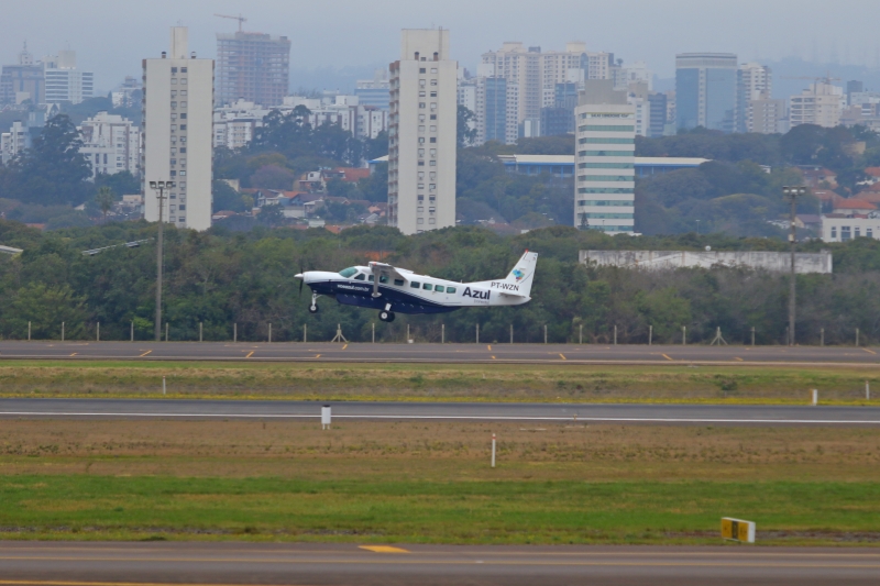 Aeronave Gran Caravan faz o transporte de passageiros entre Porto Alegre e cidades do interior