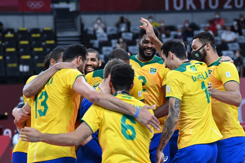 {'nm_midia_inter_thumb1':'https://www.jornaldocomercio.com/_midias/jpg/2021/08/03/206x137/1_869624_01_02-9377386.jpg', 'id_midia_tipo':'2', 'id_tetag_galer':'', 'id_midia':'610938610b897', 'cd_midia':9377386, 'ds_midia_link': 'https://www.jornaldocomercio.com/_midias/jpg/2021/08/03/869624_01_02-9377386.jpg', 'ds_midia': 'Brazil's players celebrate winning the men's quarter-final volleyball match between Japan and Brazil during the Tokyo 2020 Olympic Games at Ariake Arena in Tokyo on August 3, 2021. (Photo by Yuri CORTEZ / AFP)', 'ds_midia_credi': 'YURI CORTEZ/AFP/JC', 'ds_midia_titlo': 'Brazil's players celebrate winning the men's quarter-final volleyball match between Japan and Brazil during the Tokyo 2020 Olympic Games at Ariake Arena in Tokyo on August 3, 2021. (Photo by Yuri CORTEZ / AFP)', 'cd_tetag': '1', 'cd_midia_w': '800', 'cd_midia_h': '533', 'align': 'Left'}